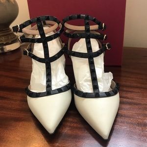 Valentino Garavani Rockstud Caged Leather Pump